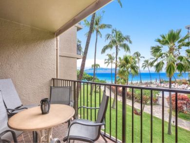 Sweeping Views From This 2 Bedroom Oceanfront Condo on Maui Sweeping Views From This 2 Bedroom Oceanfront Condo on Maui